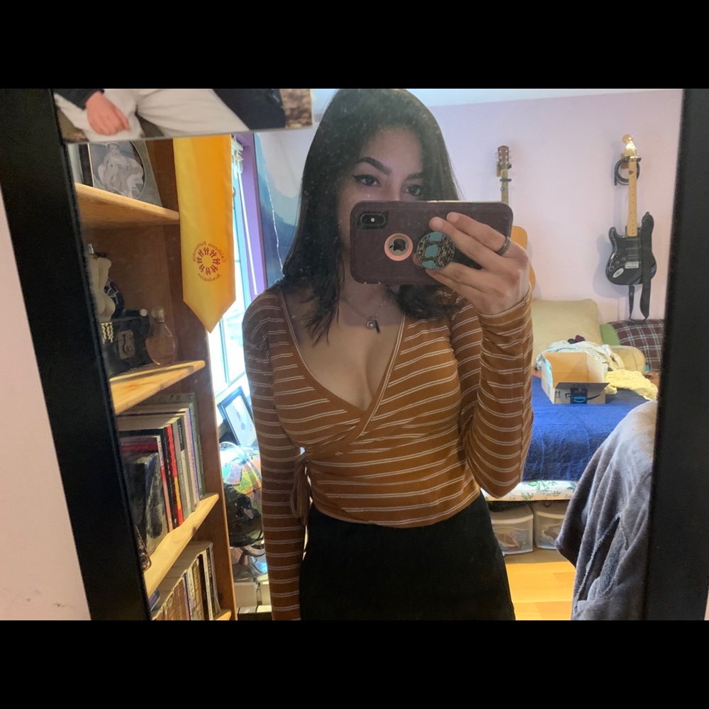 🔴 5 for $25 🔴 F21 surplice crop top